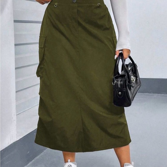 Olive Green Cargo Skirt - Picture 3 of 6
